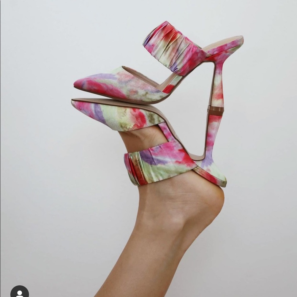 Shoe Dazzle slip on pumps, multicolor, size 5,5